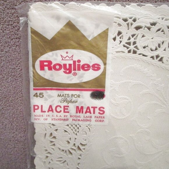 NOS Vintage ROYLIES Paper Lace PLACEMATS Lot Of 45 DOILIES Centerpiece 70s Table - Picture 6 of 7